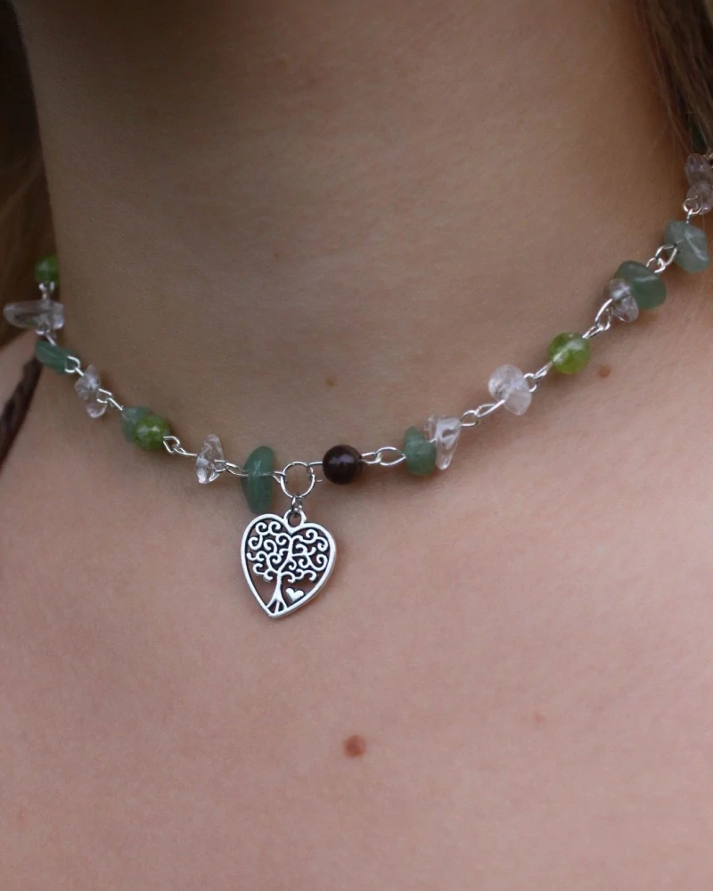 Choker s jadeitem, avanturínem a křišťálem s přívěskem stromu v srdci